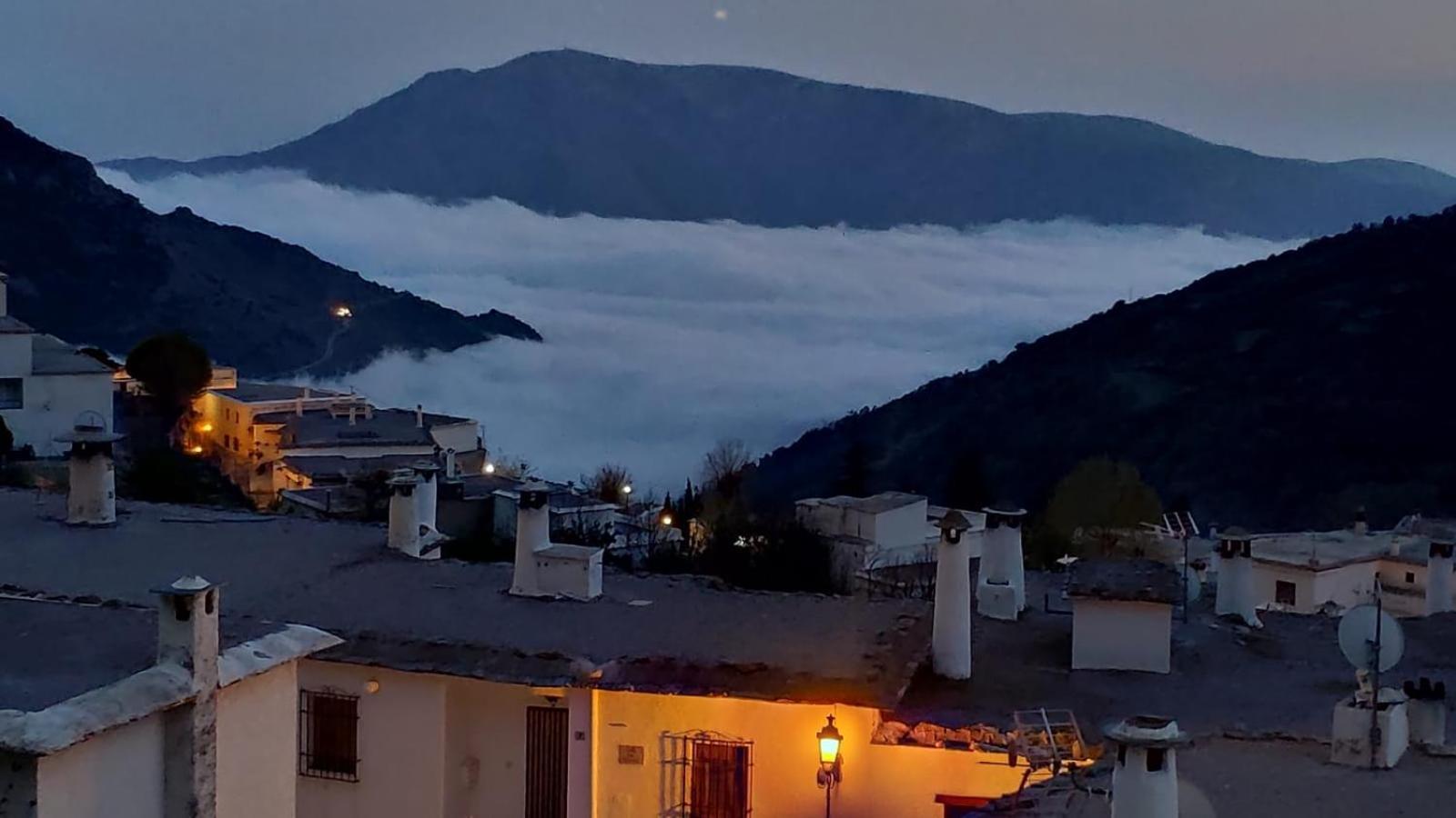 Hostal Ruta De Las Nieves Capileira Luaran gambar