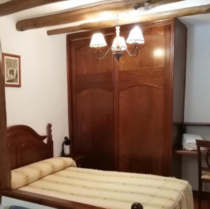 Hostal Ruta De Las Nieves Capileira Bilik gambar